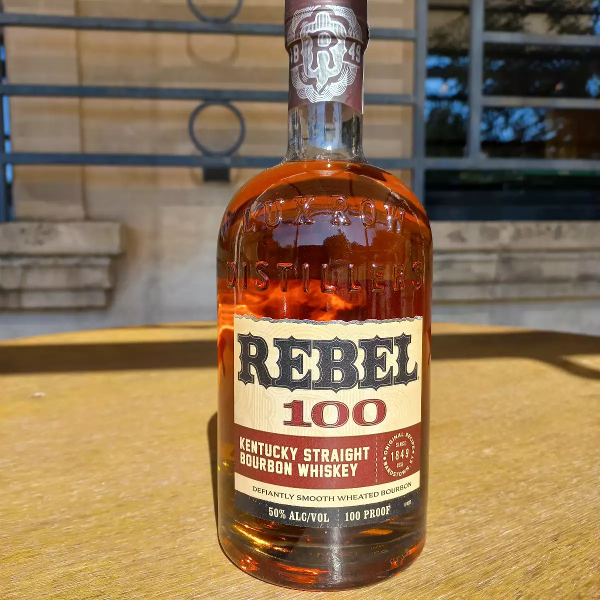 Bourbon. Rebel 100. 50%. 70cl